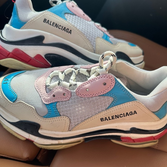 Balenciaga tennis shoes on sale